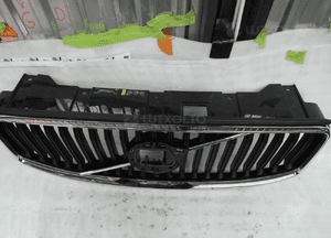 Grill atrapa chłodnicy volvo XC60 ii lift 32291019 idealna 5