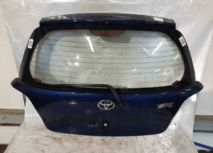 Klapa bagaznika tył tylna toyota yaris 1 i 8P4 granatowy 1