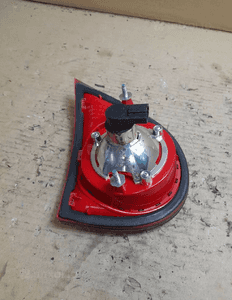lampa prawa prawy tył w klapę golf 5 5