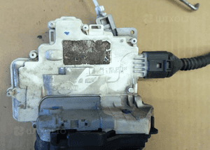 Audi A3 8P 3D zamek drzwi prawych  4F1837016 5