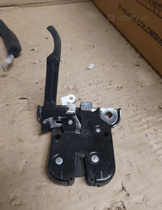 Zamek klapy bagażnika Audi A38P 8P3827469 3