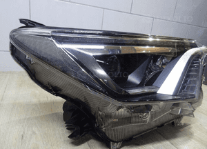 Lampa prawy przód full led toyota RAV4 iv 16- lift 3