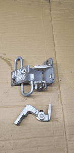 Zawias zawiasy drzwi prawy przód para Audi A4 B6 8E0831412B 1