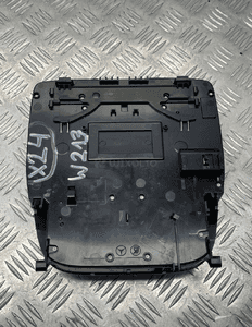 Mercedes W213 lampka podsufitka oświetlenie kabiny A0009005410 5