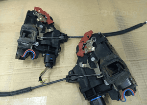 VW Polo 9N Seat Ibiza Cordoba Fabia Roomster zamek drzwi przod przednich   prawy lewy 1