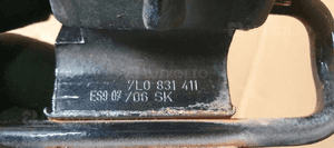 Zawias lewy przód przedni górny dolny para VW Touareg 7L0831411 6