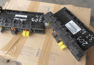 MERCEDES CLK 209 skrzynka bezpieczników SAM bsi moduł różne numery 1