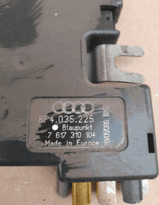 AUDI A3 SPORTBACK WZMACNIACZ ANTENOWY 8P4035225 8P 8P4 035 225 2
