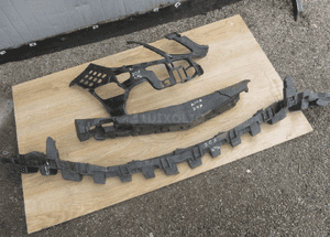MERCEDES E 207 AMG absorber zderzaka wzmocnienie