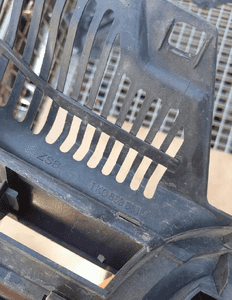 Atrapa grill vw golf v 1K0 853 651 a LA3X 2