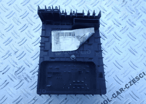 SKRZYNKA BEZPIECZNIKOW VW TOURAN 1.9 TDI BXE RADOM 2