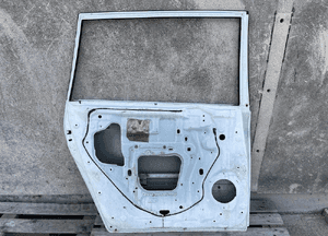 Drzwi tyl tylne lewe toyota avensis verso 2001- 5