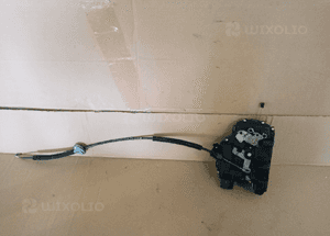 Zamek drzwi prawy przód przedni VW Passat B5 6X1837014H 1