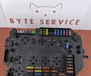 Mercedes-Benz W221 W216 Skrzynka / Moduł BEZPIECZNIKÓW SAM A2215403150 1