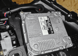 TOYOTA PRIUS PLUS 12-15 lampa przednia prawa ksenon xenon 7