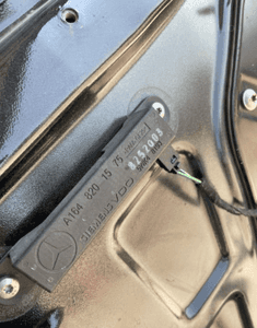 MERCEDES GL X 164 drzwi czarne 197 tył prawe listwa chrom zamek 4