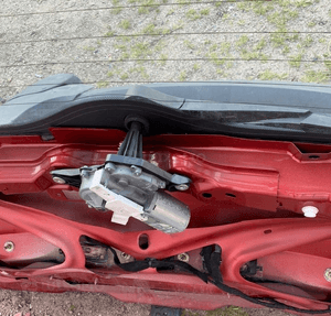 Renault Modus zamek klapy mechanizm wycieraczki  osłona 4