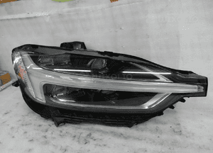 Volvo XC60 ii full led idealna lampa przednia prawa 1