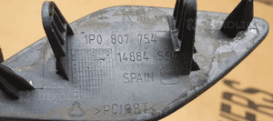 Zaślepka spryskiwacza prawy przód Seat Leon II Lift 1P0807754 4