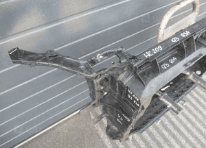 Pas przedni przód wzmocnienie czołowe audi Q3 ii 83A805594J 5