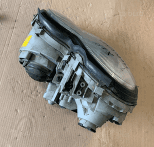 MERCEDES C 203 lampa xenon prawa europa uszkodzona 7