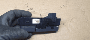 Włącznik awaryjnych centralnego zamka Opel Zafira C 20934759 3