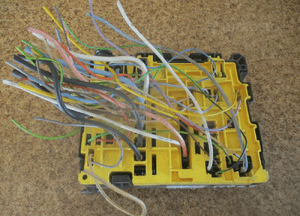 SKRZYNKA BEZPIECZNIKÓW CITROEN C3 C4 CACTUS 66652X 2