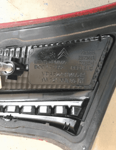 Citroen C4 II B7 HB Lampa Lewy Tył w Klapę 3