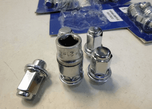 LEXUS IS200 NAKRĘTKI FELG ALUMINIOWYCH M12x1.5 8