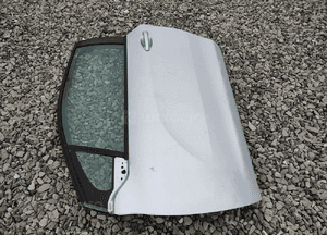 Drzwi lewe lewy przód przednie peugeot 208 i 3 drzwi 2012-2019 4