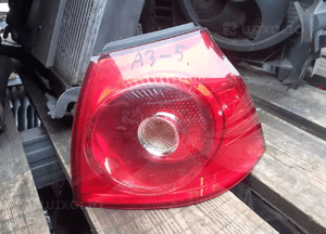.  TYL TYLNA LAMPA PRAWA VOLKSWAGEN GOLF V 1