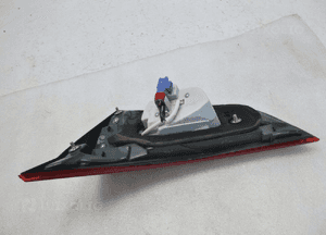 TOYOTA AURIS LAMPA LEWY TYŁ W KLAPĘ LEWA TYLNA hatchback 10