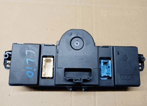 Panel nawiewu klimatyzacji klimy Renault Clio III 8200296683 5
