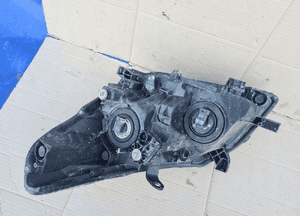 Toyota VERSO 09-12 lampa prawa przód przednia EU 5