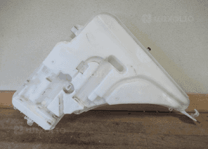 Zbiorniczek spryskiwaczy bmw 3 F30 F31 2011- 1
