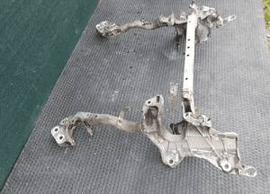 Sanki 8T0399315J Belka Wózek Zawieszenia Trawers Przod Przednia Audi A4 B8 A5 8T 39