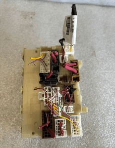 SKRZYNKA BEZPIECZNIKOW MEGANE V 5 243802061R ORG 1