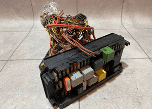 MERCEDES W212 MODUŁ SAM SKRZYNKA BEZPIECZNIKÓW BDB 9