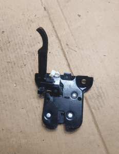 Audi  8P3827469A zamek klapy bagażnika 2
