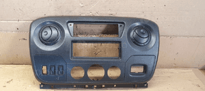 Ramka radia konsoli deski Opel Movano III 682600025R 1