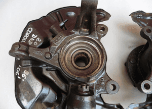 ZWROTNICA PIASTA LEWA PRZÓD COROLLA VERSO 2,0 D4D 6