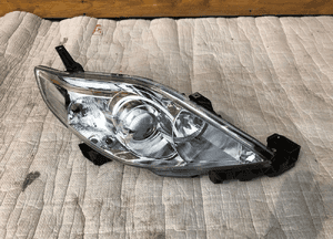 Mazda 5 xenon prawy 05-07 1