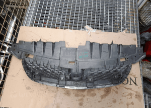 Grill  mazda mpv 2004 ATRAPA PRZEDNIA GRILL 2