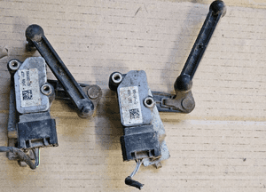 BMW X5 F15 czujnik ustawienia zawieszenia przód lewy 6854091 6854092 1