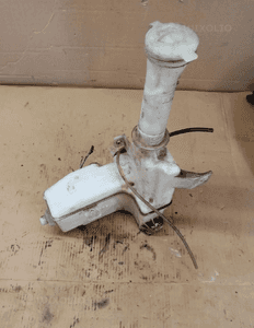 Zbiorniczek płynu spryskiwaczy pompki Mazda Premacy 2