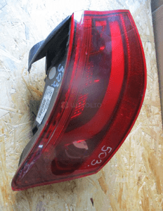 Lampa lewa tył tylna w błotnik audi A3 8V 8V3945095B 3