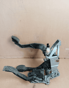 Pedały pedał hamulca gazu sprzęgła Passat B5 8D1721523F 8D1721117L 2