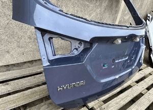 Klapa bagaznika tyl tylna hyundai IX20 IX-20 ladna 4