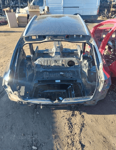 Mercedes W205 kombi pas tylny wanna dupa z dachem cwiartka 1