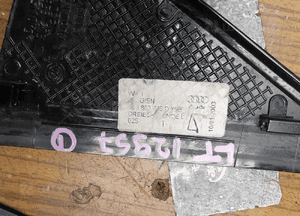 Oslona 8E5853273C 8E5853274C Oslony Trojkat Dekor Szyby Drzwi Tyl Tylne Audi A4 B6 B7 Sedan Kombi 12